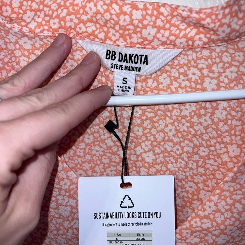 BB Dakota Coral Floral Blouse - Picture 2 of 4